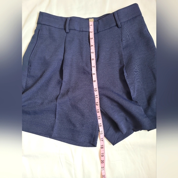 RW&Co Size 6, high-rise navy blue shorts 💙 - Picture 3 of 7